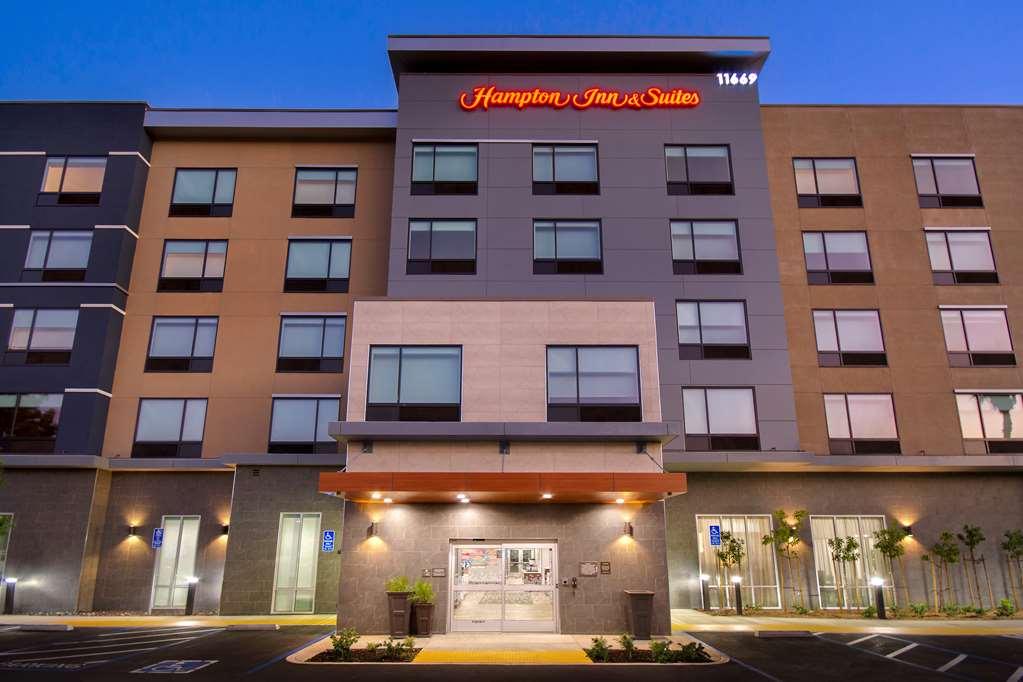 Hampton Inn & Suites Ontario Rancho Cucamonga Eksteriør billede