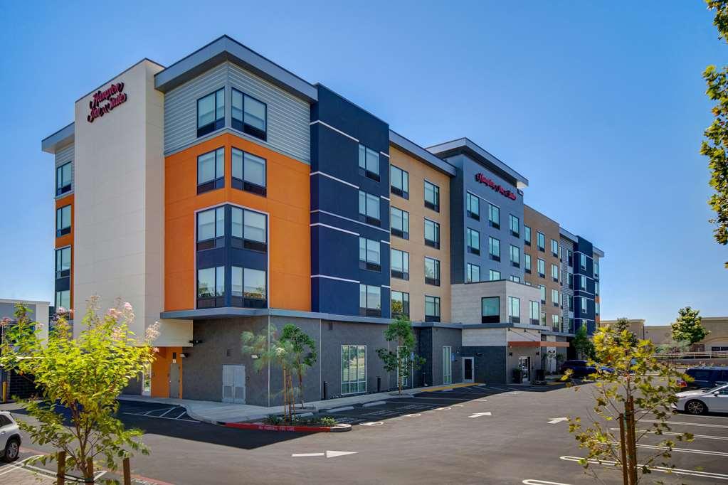 Hampton Inn & Suites Ontario Rancho Cucamonga Eksteriør billede